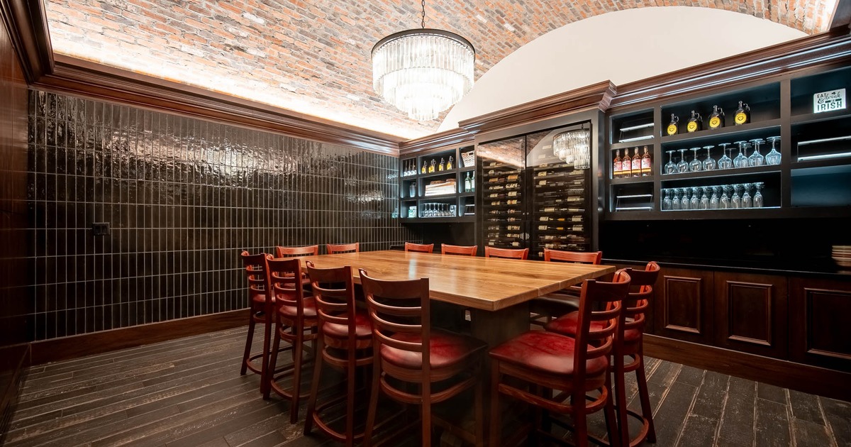 Interior, separate table with chairs