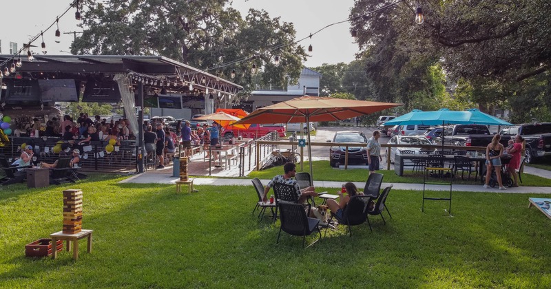 Exterior The Rollin Mullet outdoor seating