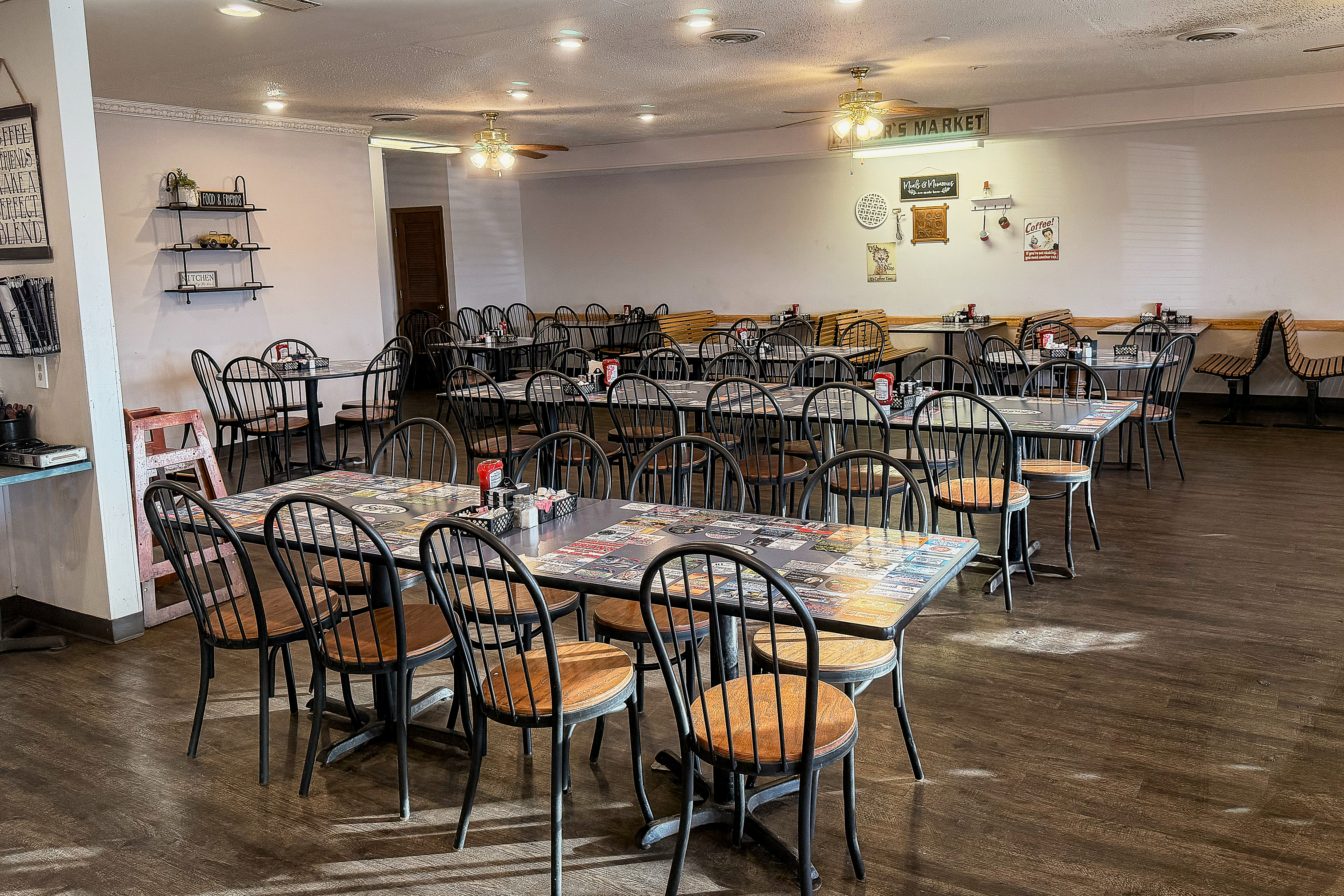 Diner area, tables, chairs