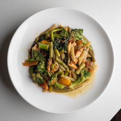 Penne pasta with broccoli, spinach, and carrots.