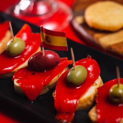 Tostadas with red pepper and olives