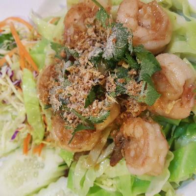 Ground pepper, garlic and cabbage