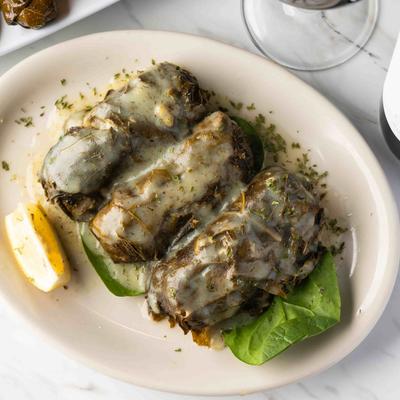 Dolmades, served, top view