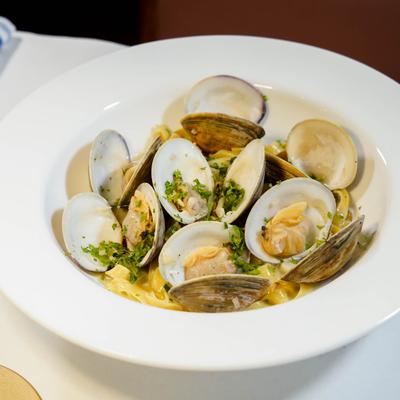 Clam linguine pasta in garlic sauce.