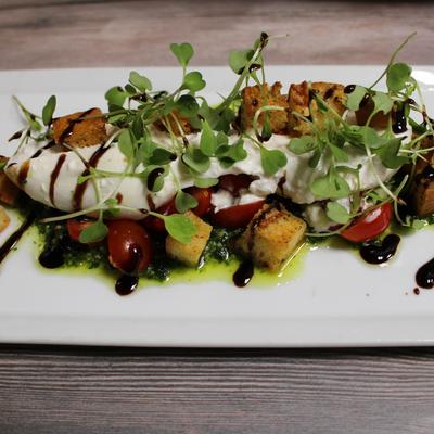 Grilled cornmeal salad with burrata and glaze.