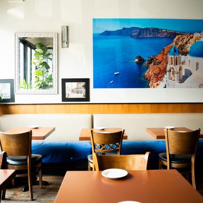 Dining area, banquette seating.
