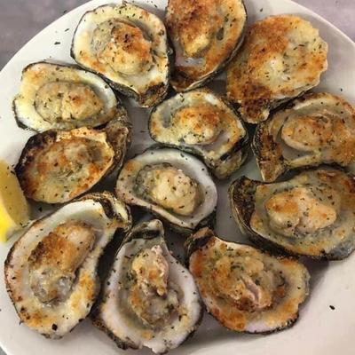 Plate with oysters, top view