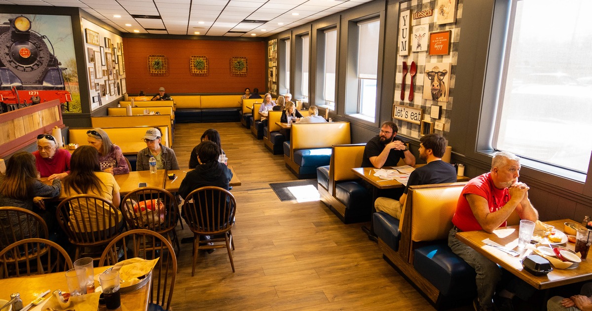 Interior, seating space with leather booths