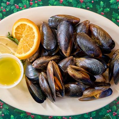 Mussels served with garlic butter