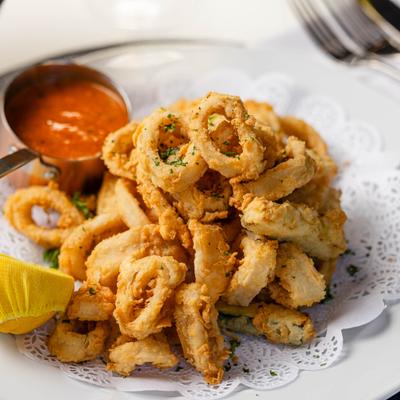 Fried calamari and zucchini served with spicy tomato sauce and half of lemon.