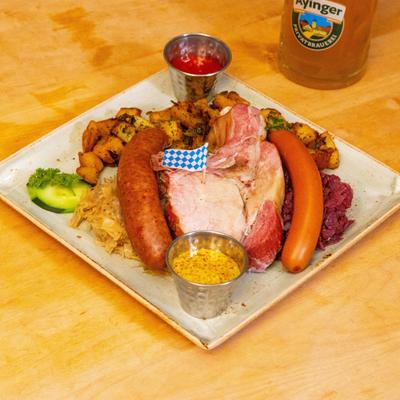 Andreas Keller sampler, served, front view.