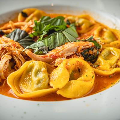 Spinach and Garlic Tortellini with chicken, close-up.