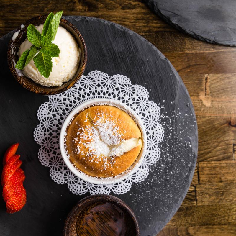 Coulant de Queso con Miel y Helado photo