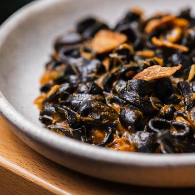 Calamarata, Crab, Fresno Chile, Crispy Garlic, Young Onion.