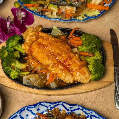 Catfish in a sweet chili sauce with broccoli and carrots.