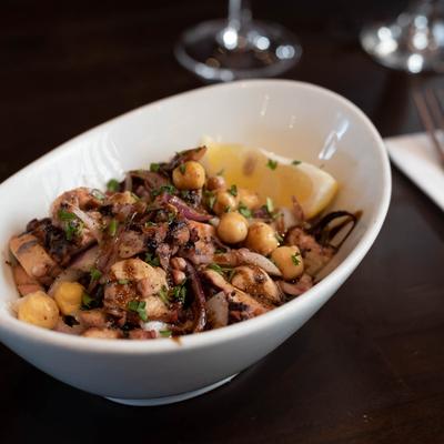 Dish with cooked vegetables and chickpeas.