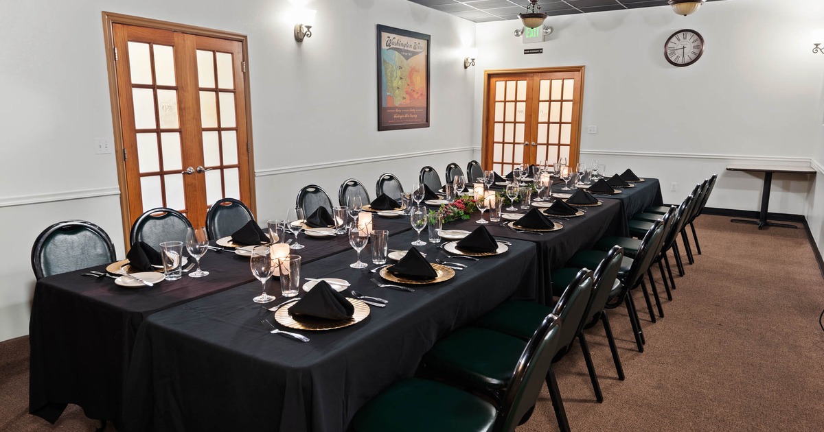 Interior, table ready