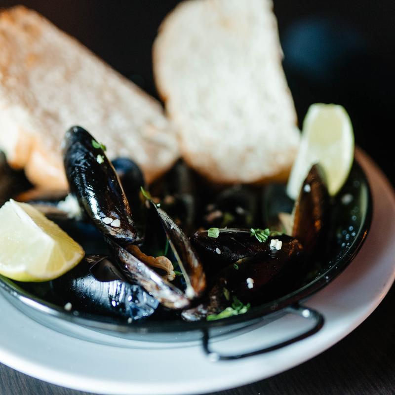 Mejillones al ajillo photo