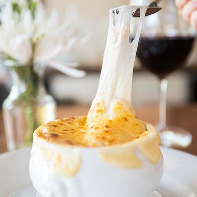 French Onion Soup, cheese pulling.