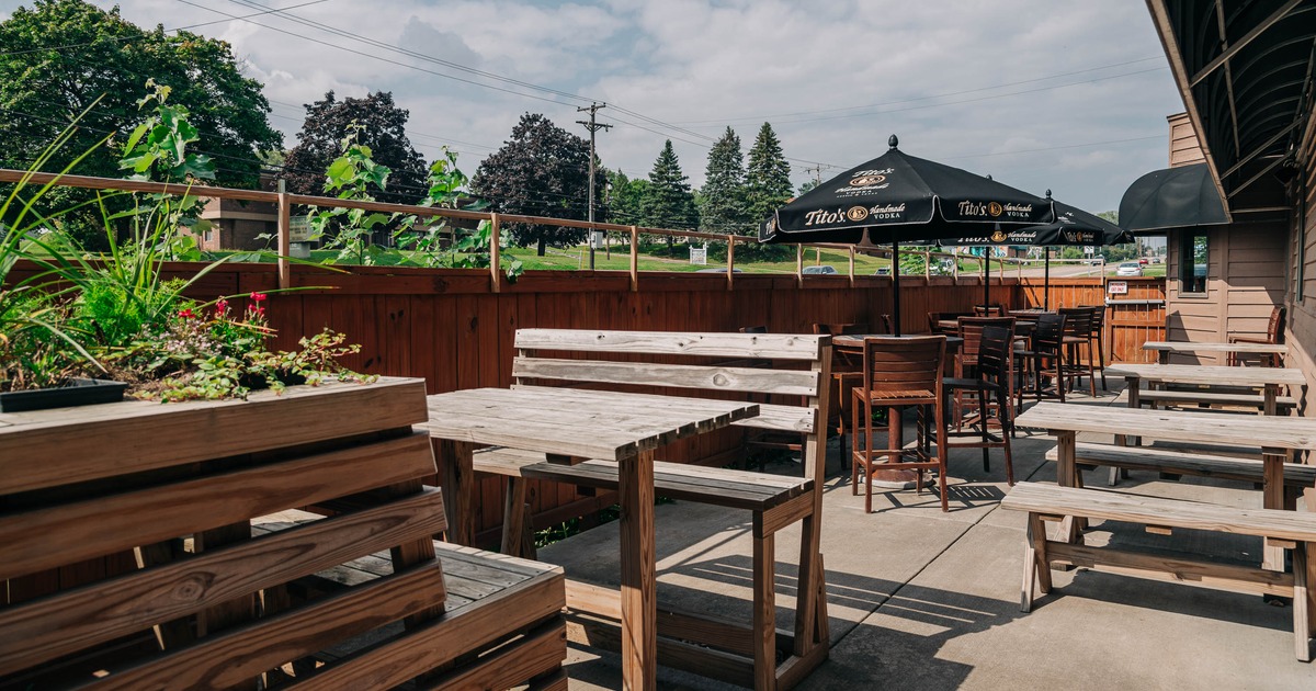 Exterior, wooden benches and tables