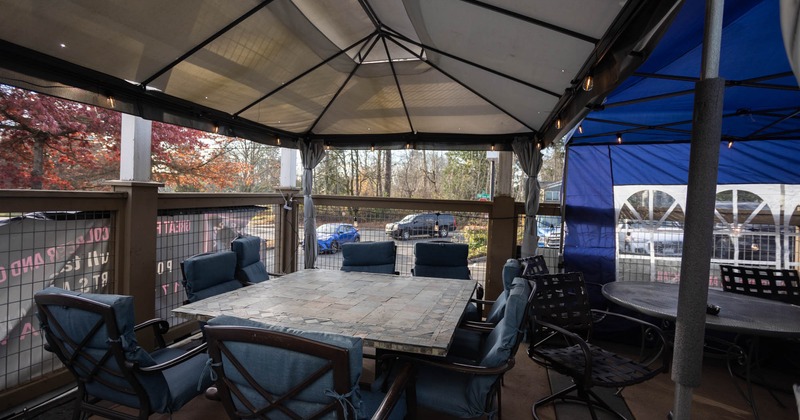 Covered patio, seating area