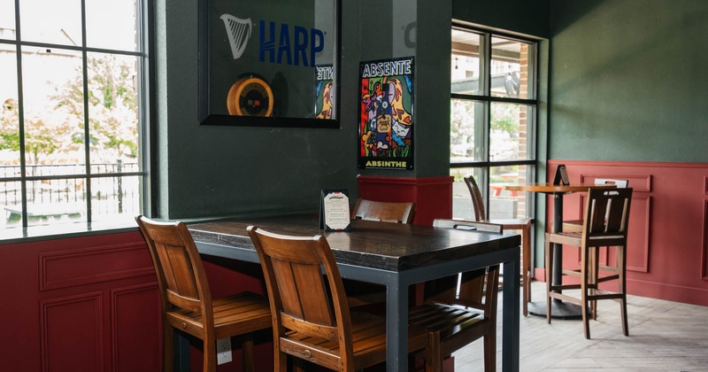 Seating area, tables with bar stools