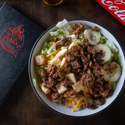 Steak salad, top view