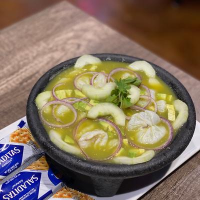 Shrimp ceviche served with crackers.