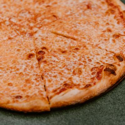 A cheese pizza.