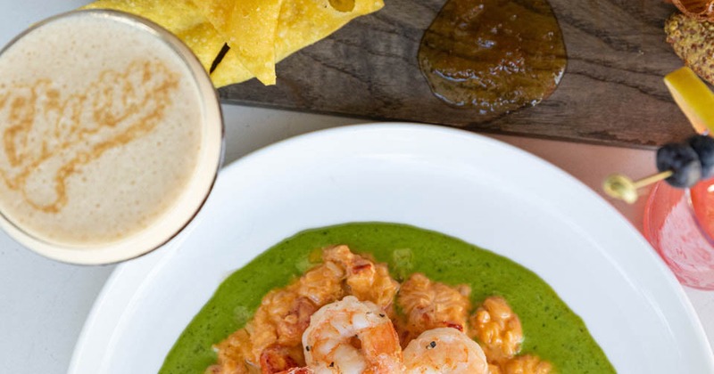 Shrimp and grits, in green sauce