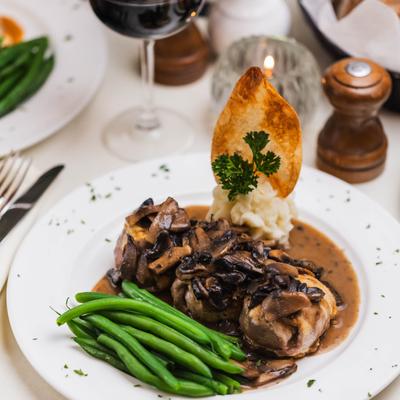 Rolled veal scaloppini served with green beans.