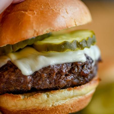 Cheeseburger slider, with pickles