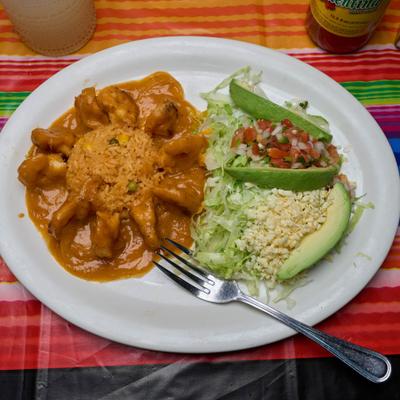 Creamy shrimp with rice, lettuce, avocado, fresh cheese, and pico de gallo.