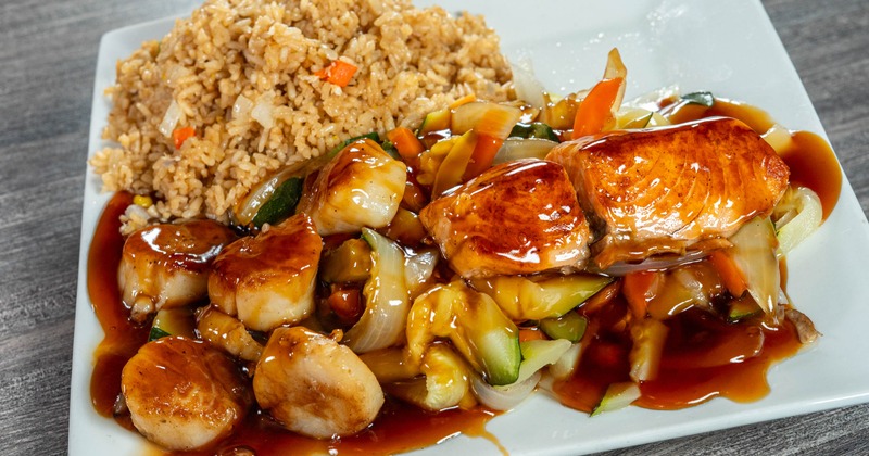 Teriyaki Scallop with vegetables and a side of rice