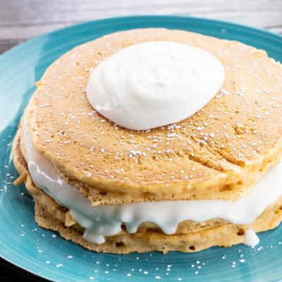 Pancakes with cream.