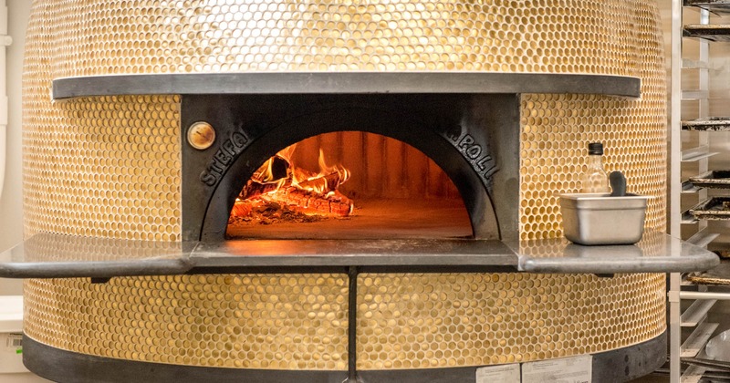 Wood-burning pizza oven