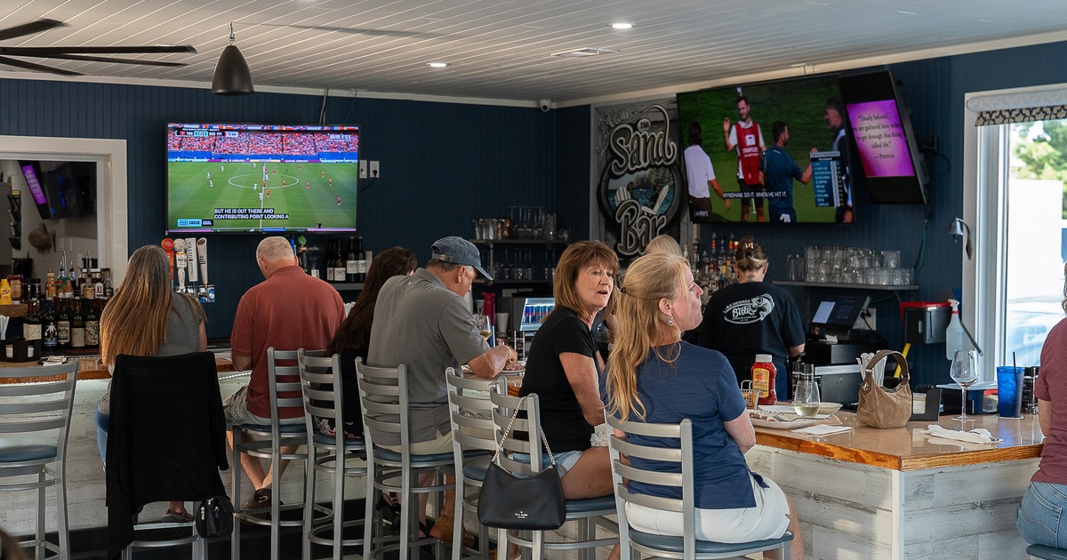 Interior, bar, stools, people