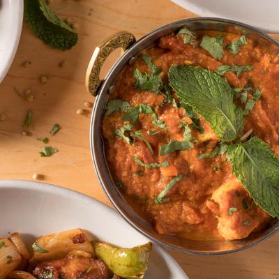 White chicken meat, with onions, bell peppers, and tomato onion gravy.