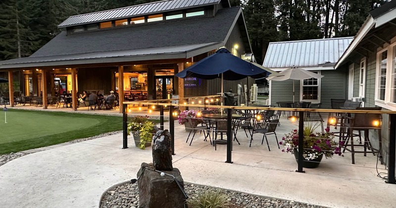 The 9 Iron Bar and Grill outside