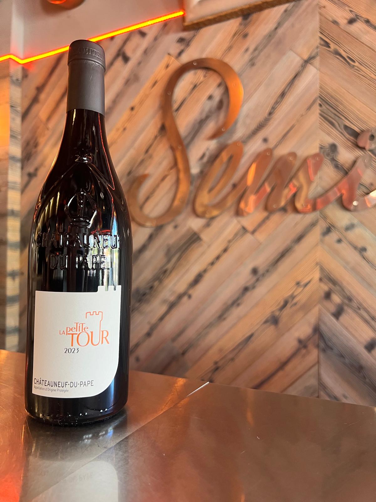 Châteauneuf-du-Pape, La Petite Tour photo