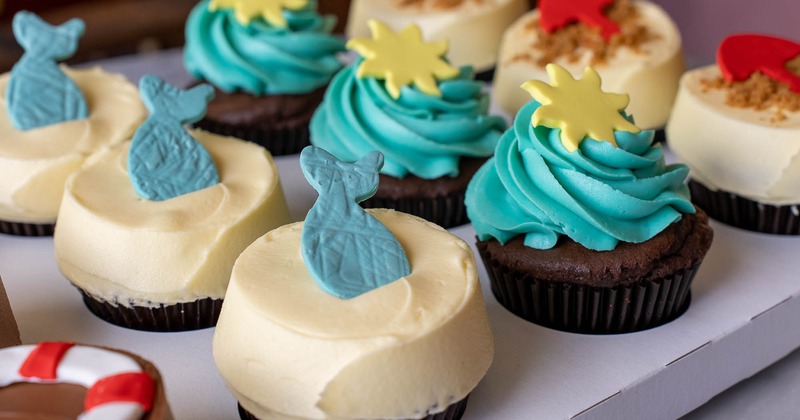 Cupcakes, the beach box, closeup