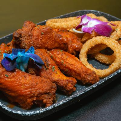 Buffalo wings with onion rings.