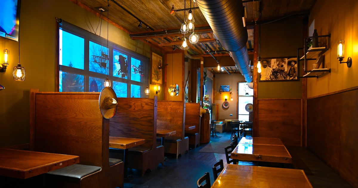 Dining area, booth tables