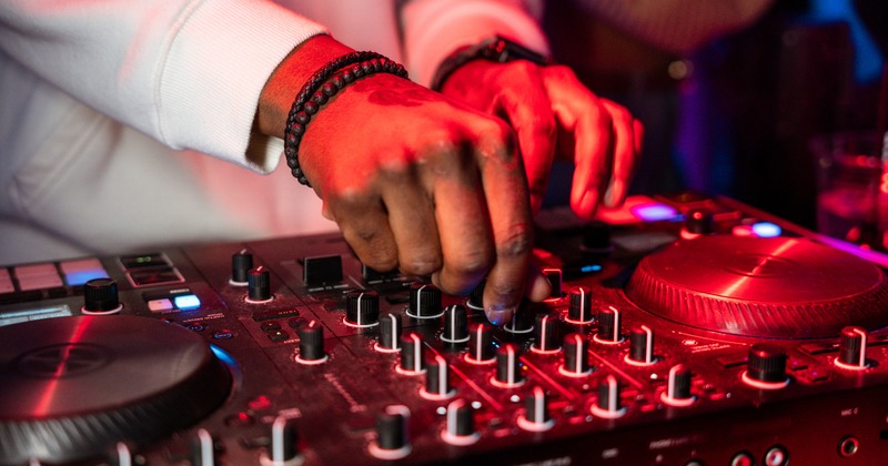 DJ mix, hands