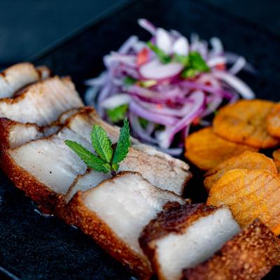 Fried pork, red onion and sweet potato chips