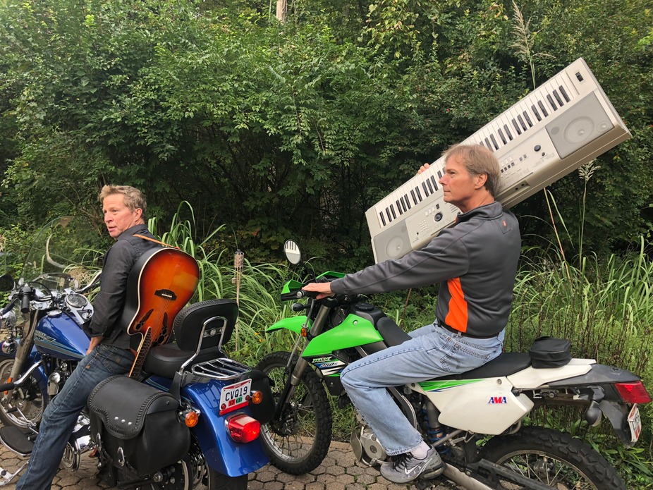 Live Music by LAKE TEEPEN event photo