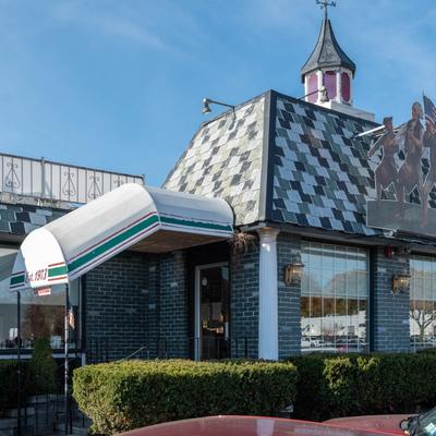 Exterior of Latham 76 Diner.