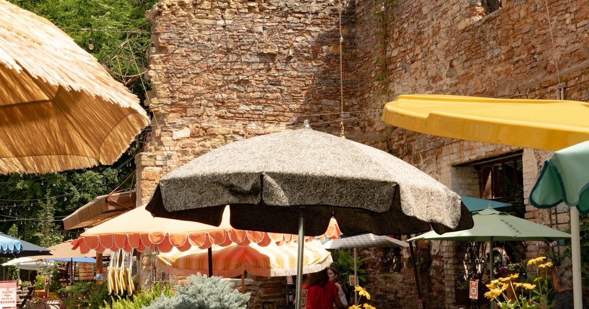 Exterior, main seating area