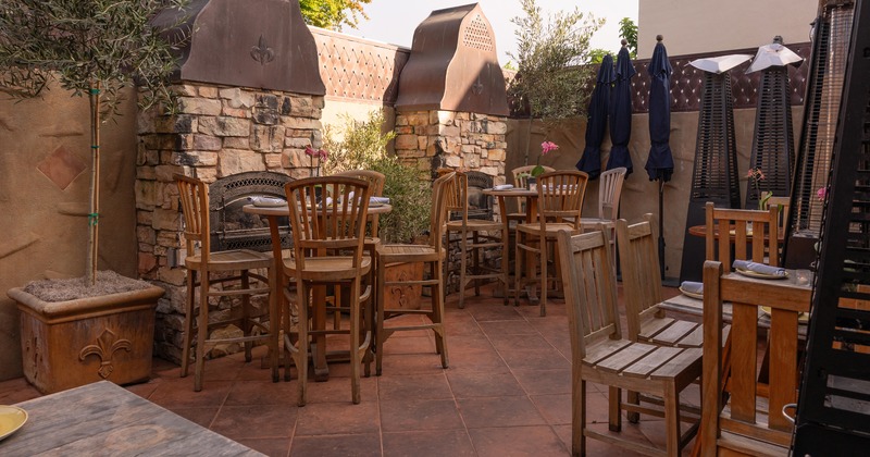 Nicely done outdoor seating area