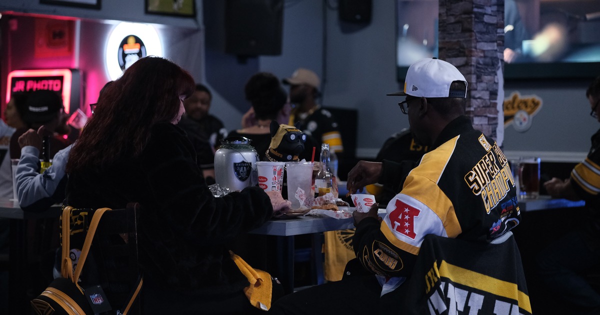 Bar area, guests. tables, chairs